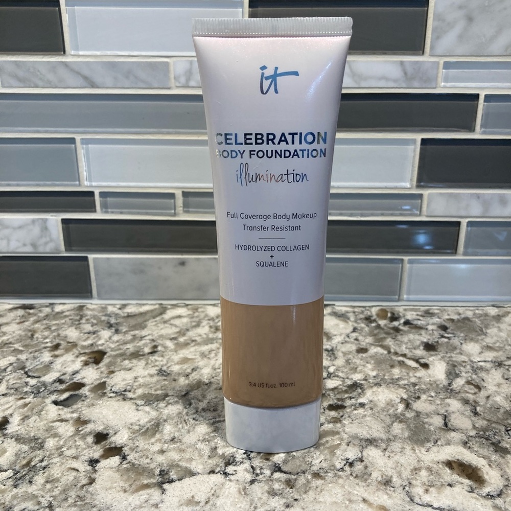 IT Celebration Body Foundation Illumination 3.4 oz LIGHT No Seal (read descr)